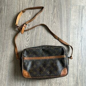 Louis Vuitton crossbody bag